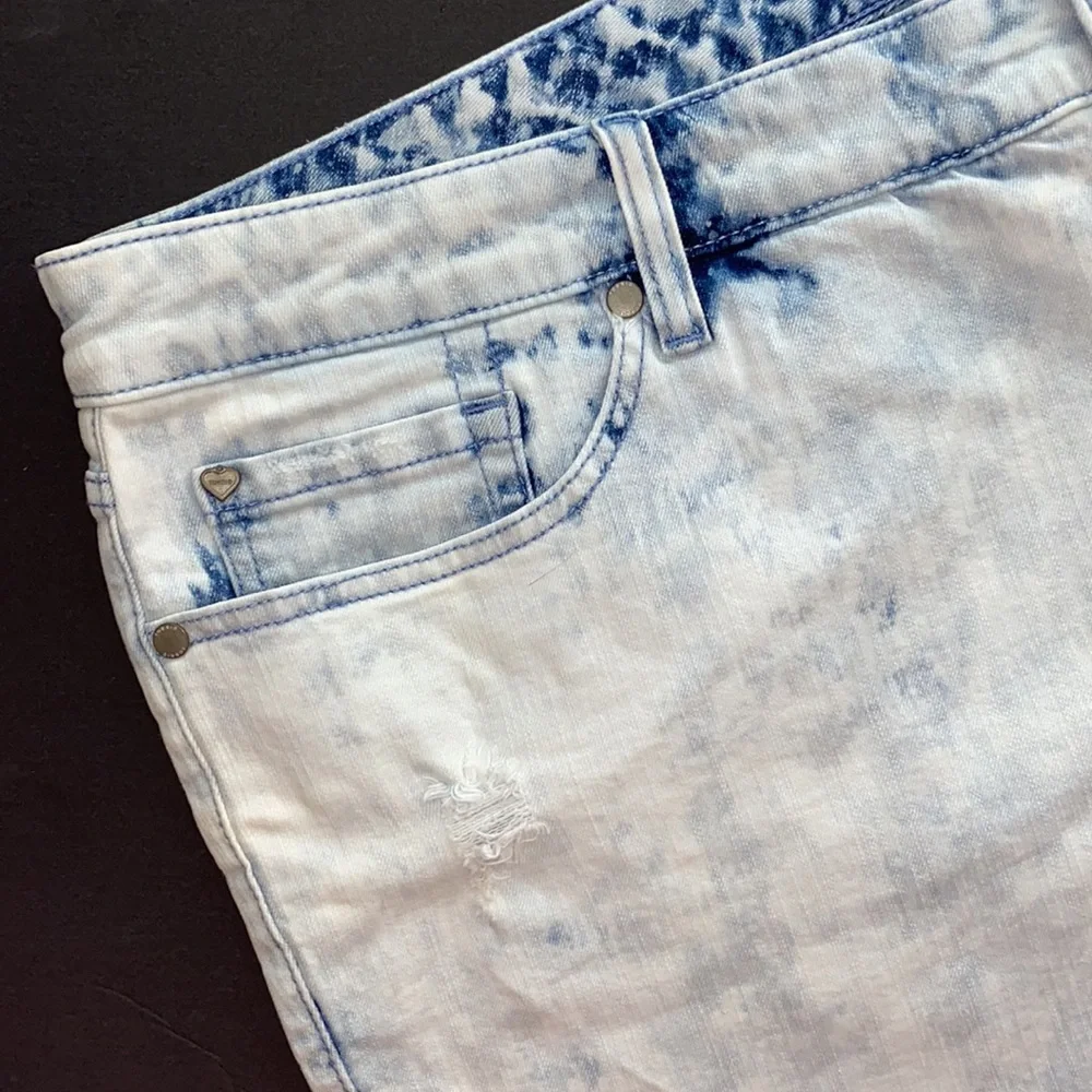 ✨Reduced NWT TORRID shorts - lace & beading - destructed- light wash -Plus Sized - Picture 9 of 14